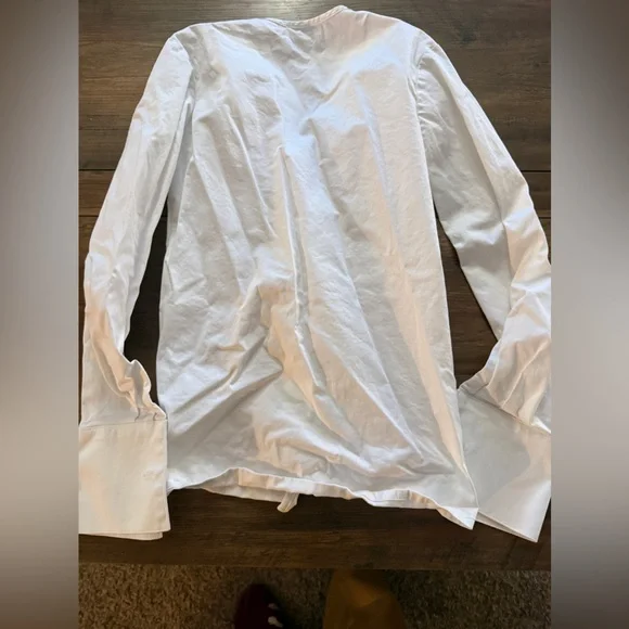 Elegant White V-Neck Blouse - Picture 4 of 4